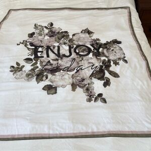 Oversized Scarf Romantic Neutral Floral
Boho Wrap - Gray/Taupe Large Shawl